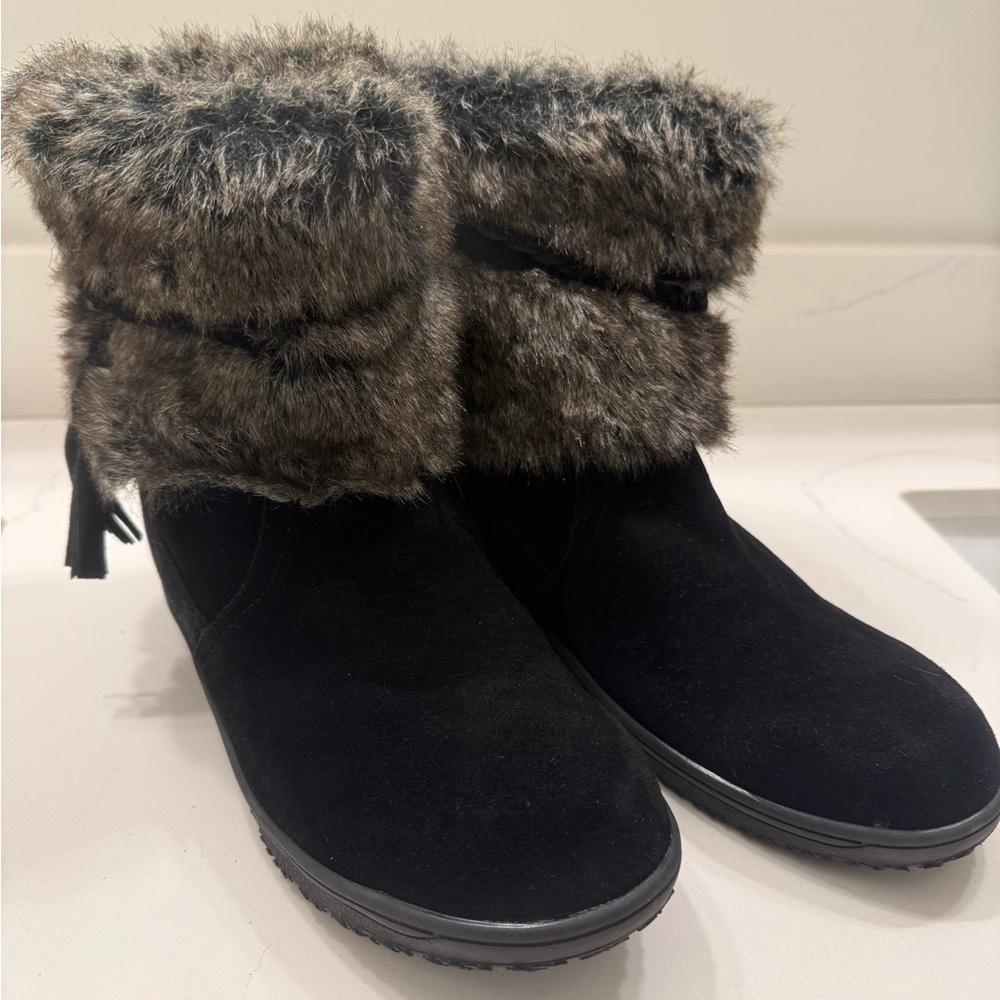 Minnetonka Everett Black Faux Fur Boots size 9